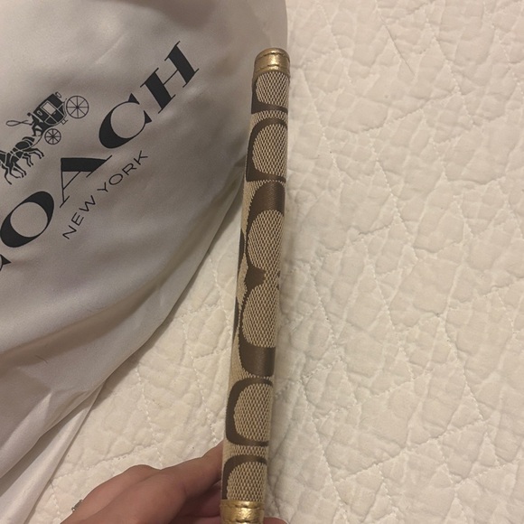 EUC Coach Tan and Gold Signature Check Holder - Picture 4 of 7